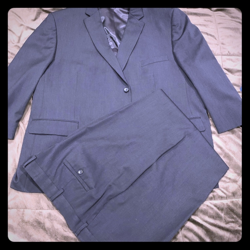 Men’s Pronto Uomo charcoal gray suit